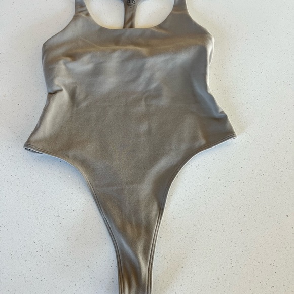 ALO yoga sleek back bodysuit. Hot cocoa. Size Medium. - Picture 6 of 6